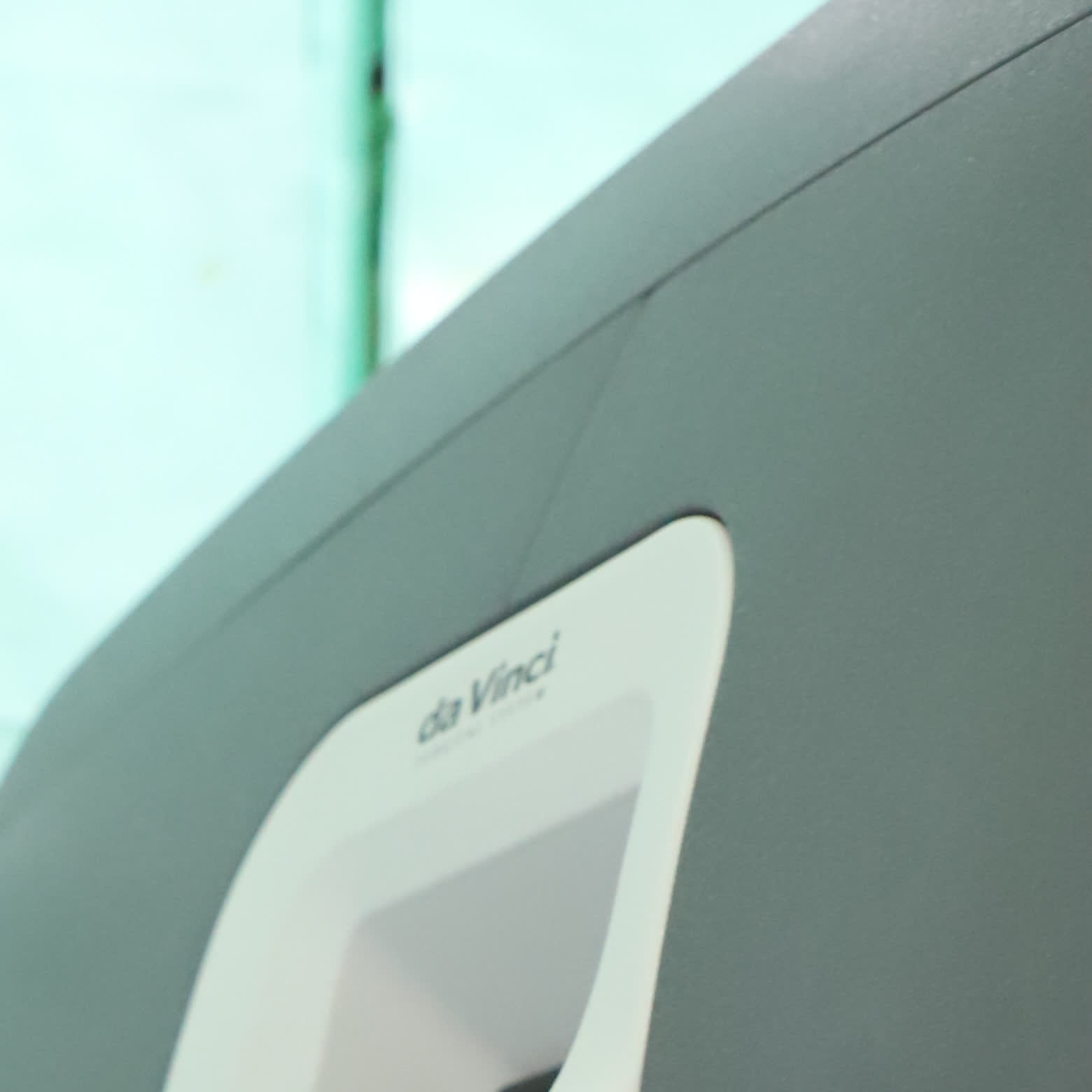 Console do sistema robótico Da Vinci usado em cirurgia